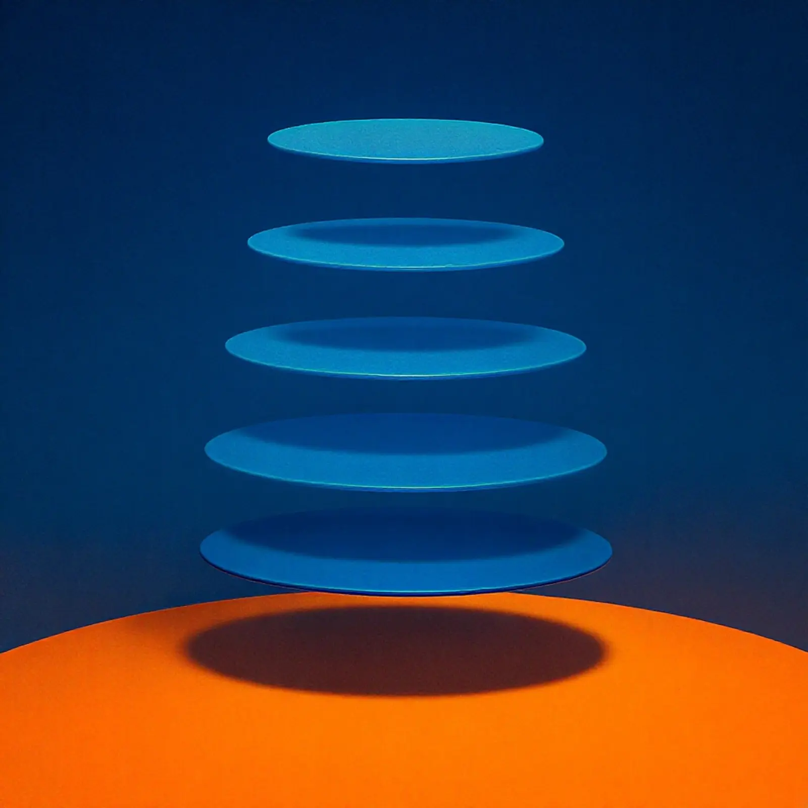 Quadratisches Backup-Symbol: oranger Kern für Vollbackup, blaue Schichten für inkrementelle Backups.